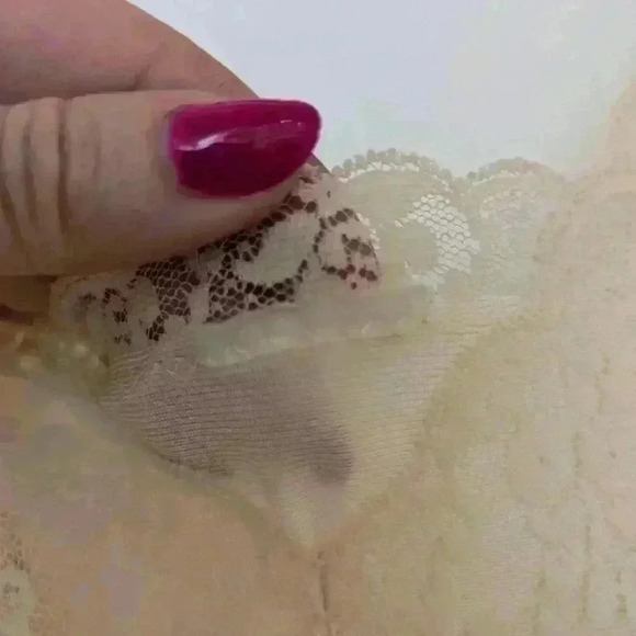 Vintage classic slip off white with Lacey  trim size medium - Picture 8 of 10